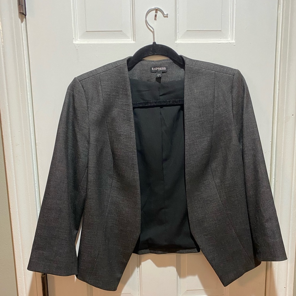 *NWOT* EXPRESS Grey Psuedo-blazer Size 6